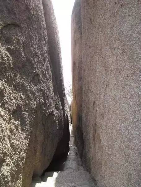 我敢打赌，河南这七个绝壁“一线天”，肯定有你过不去的！