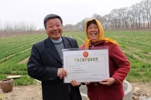 家庭农场注册个体户还是有限公司,承包多少亩土地可以注册家庭农场