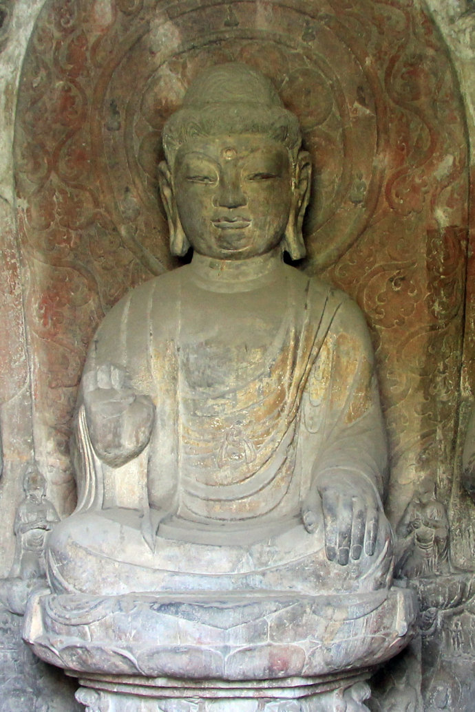 典型的净土宗“西方三圣”造像石窟。