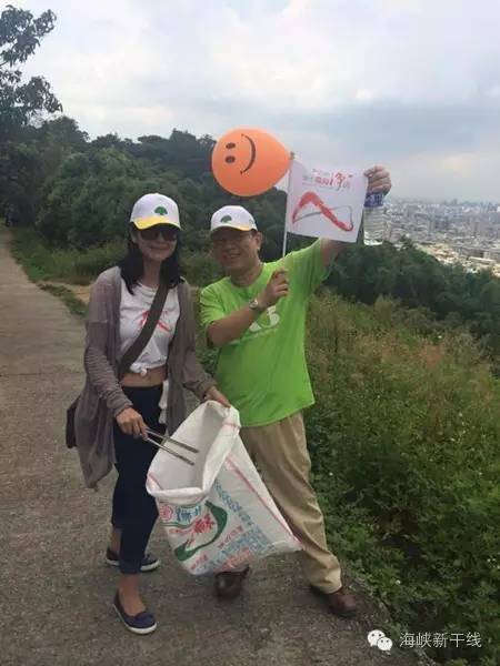 行走两岸看世界,她是来自*疆新**的女主播