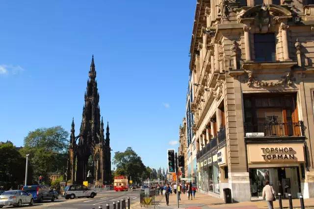 小编写完这条微信就请假去英国了，老板，这是我离英国最近的时刻