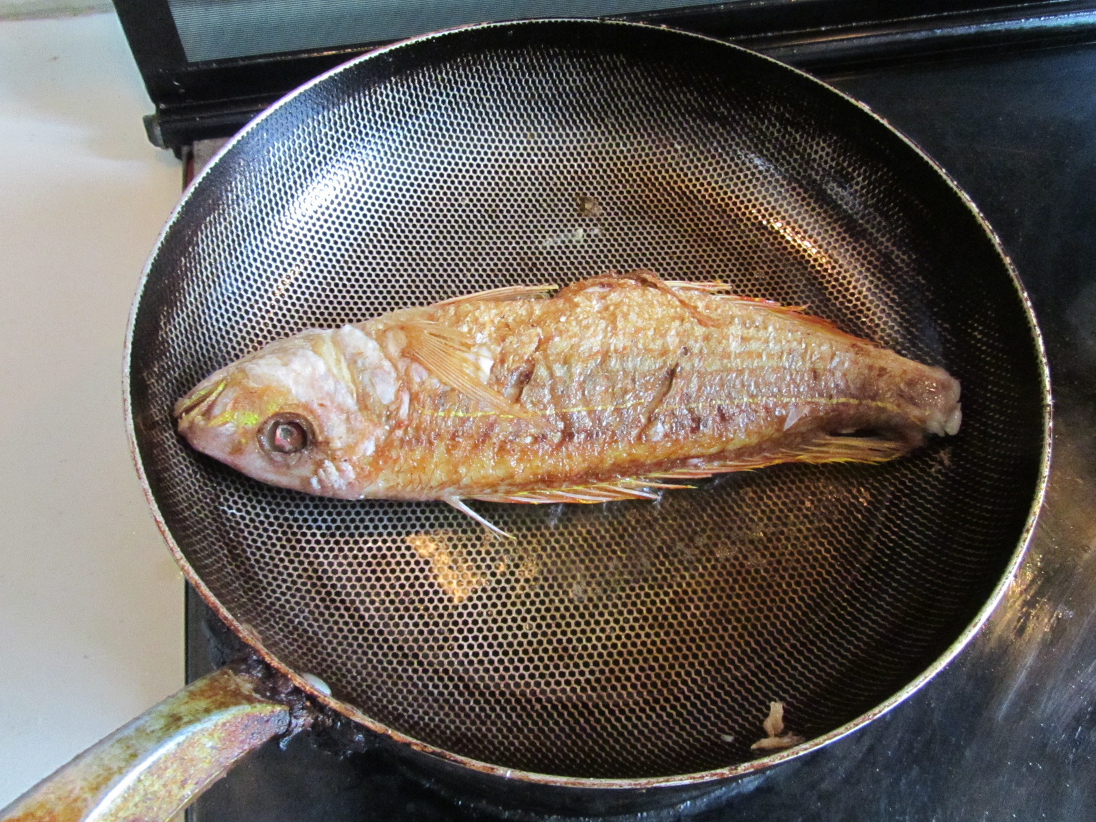 做鱼,为啥粘锅?为啥鱼皮不完整?为啥不入味?原来是少了这几步