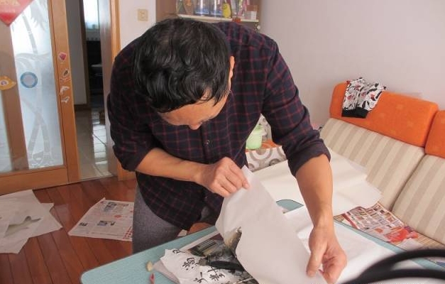 看到大鲫鱼就走不动了，立马买回去请大师做鱼拓