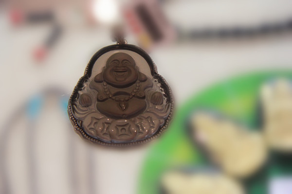 中国佛牌黑曜石,雕工细致的阿弥陀佛黑曜石