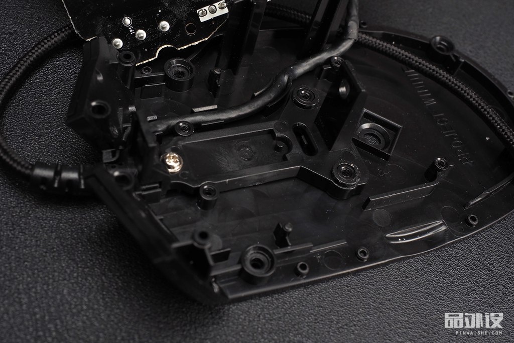 雷蛇那伽梵蛇六芒星背光灯不亮,雷蛇巴塞利斯蛇v2鼠标测评