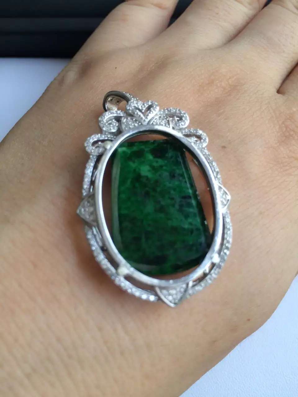 做微商如何描述翡翠产品 (做翡翠微商的都出入高档酒店吗)