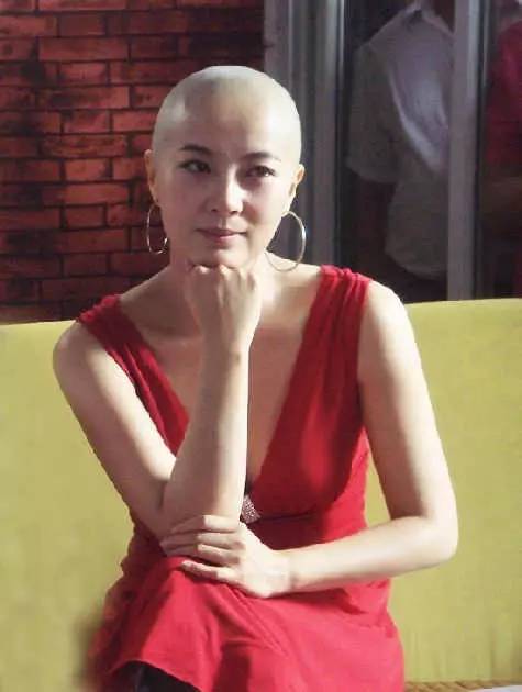 就算爱豆变光头，依旧是迷妹们最喜欢的一颗卤蛋。