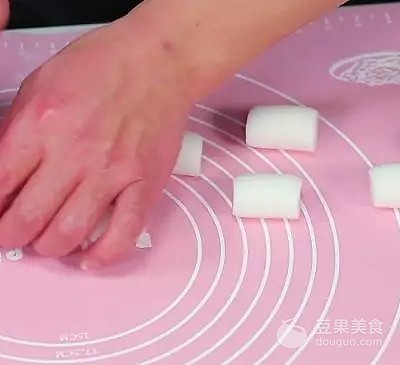 水晶虾饺兔子做法,广东兔型虾饺做法