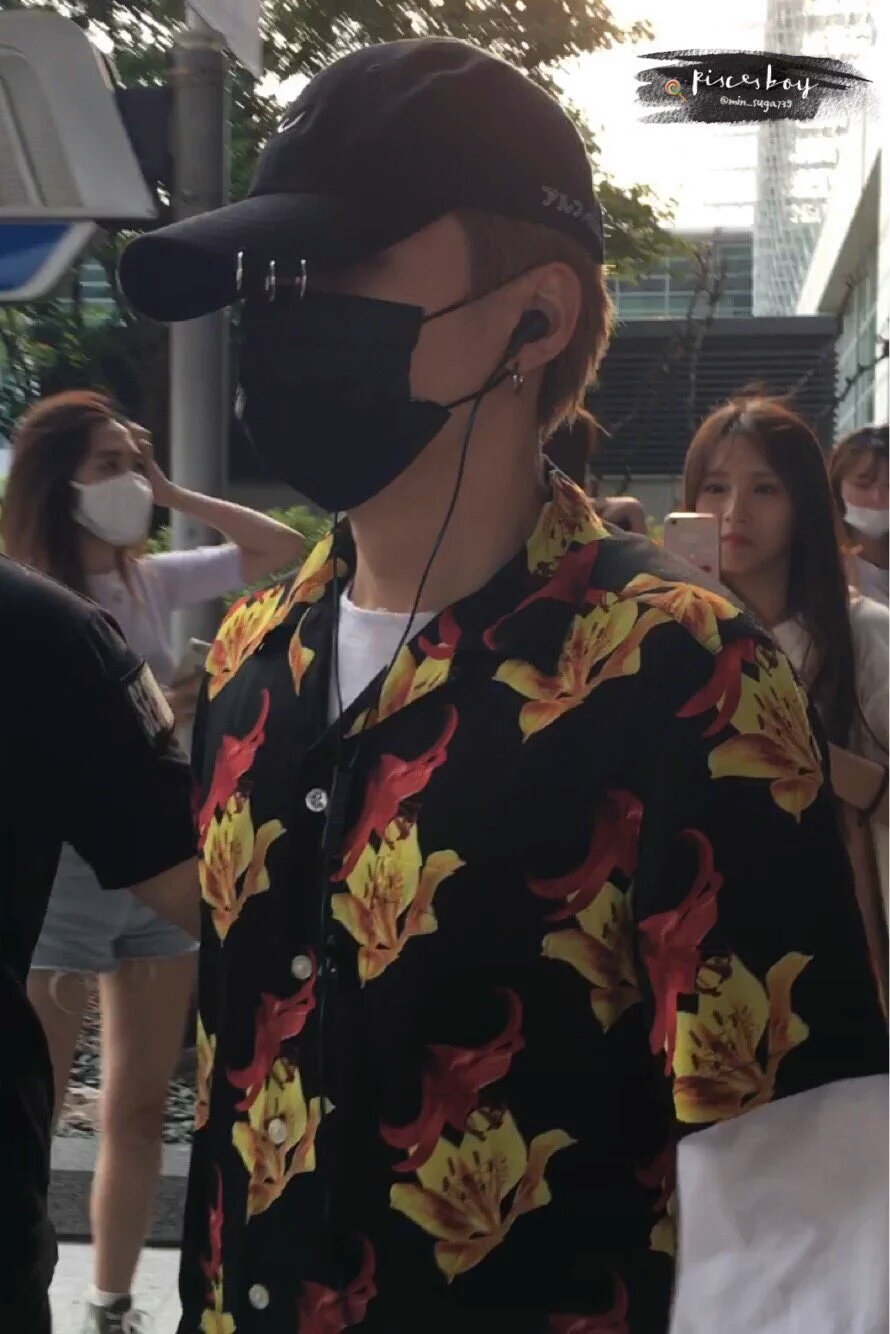 防弹少年团结束海外行程,防弹少年团大型出圈自我介绍