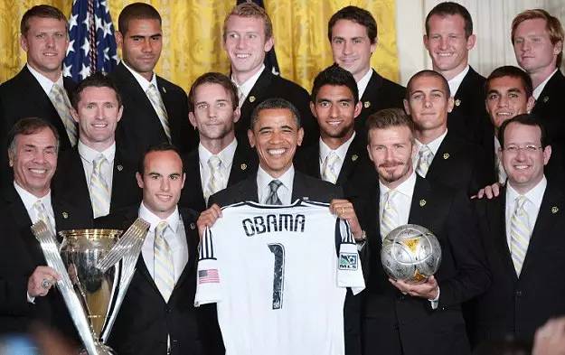 元首看足球,元首观看足球比赛