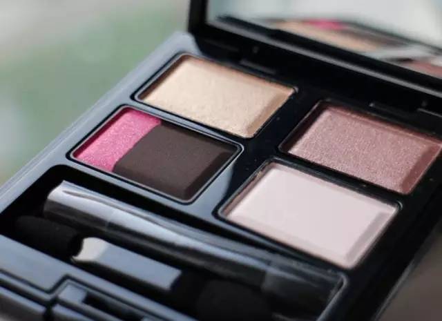 也不是非画不可，知道suqqu像银河系一样美就够了