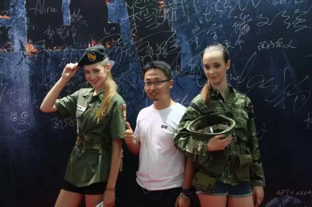 张召忠真的要当局座啦！这回真被玩坏，新节目发布会表情包诞生！