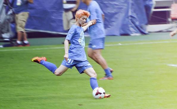 鹿晗踢球明星队,鹿晗踢球什么水平