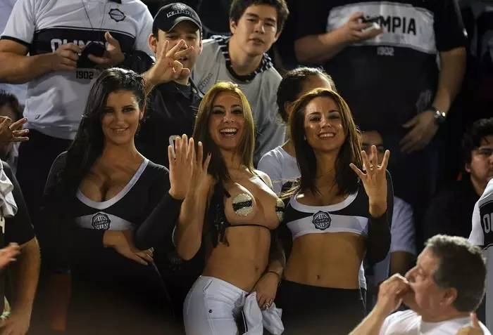 欧洲杯跟风女球迷,女人看欧洲杯的笑话