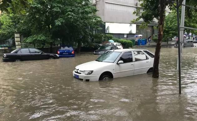 台风车辆注意事项和安全防护,台风天行车攻略