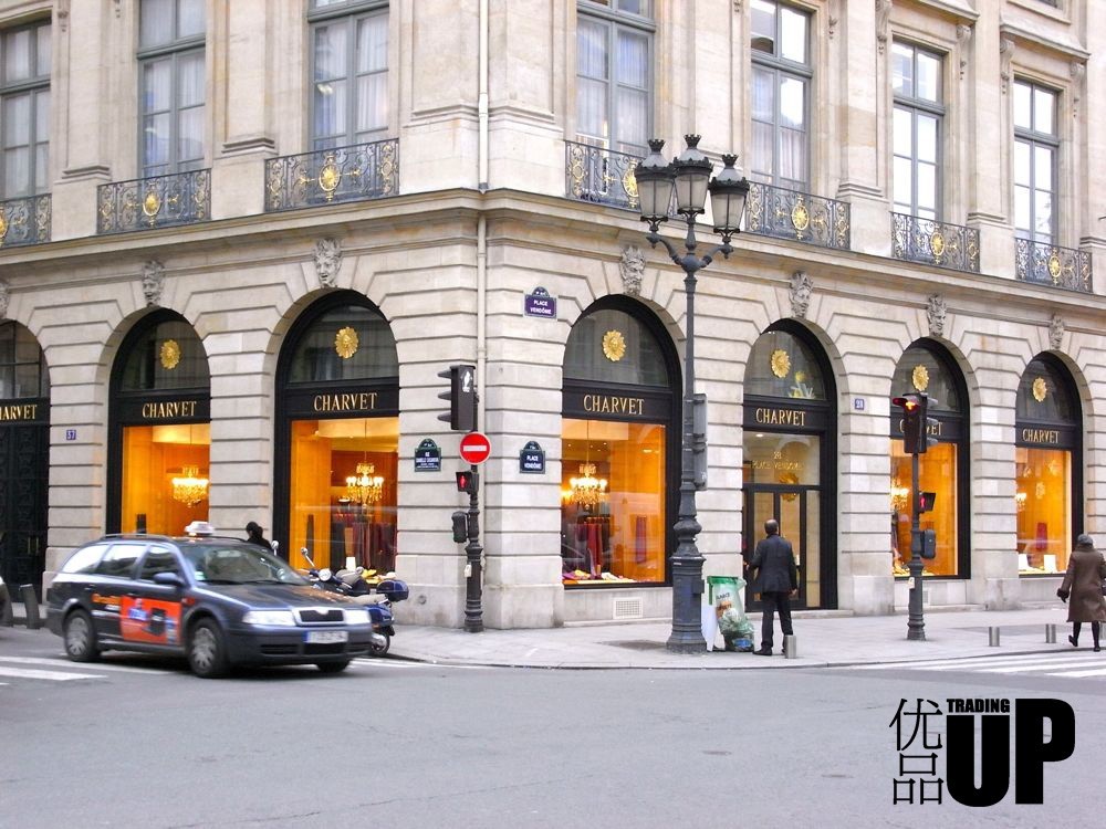 是时候该羡慕一下男士风尚传统了,毕竟绅士们连领带都可以定制