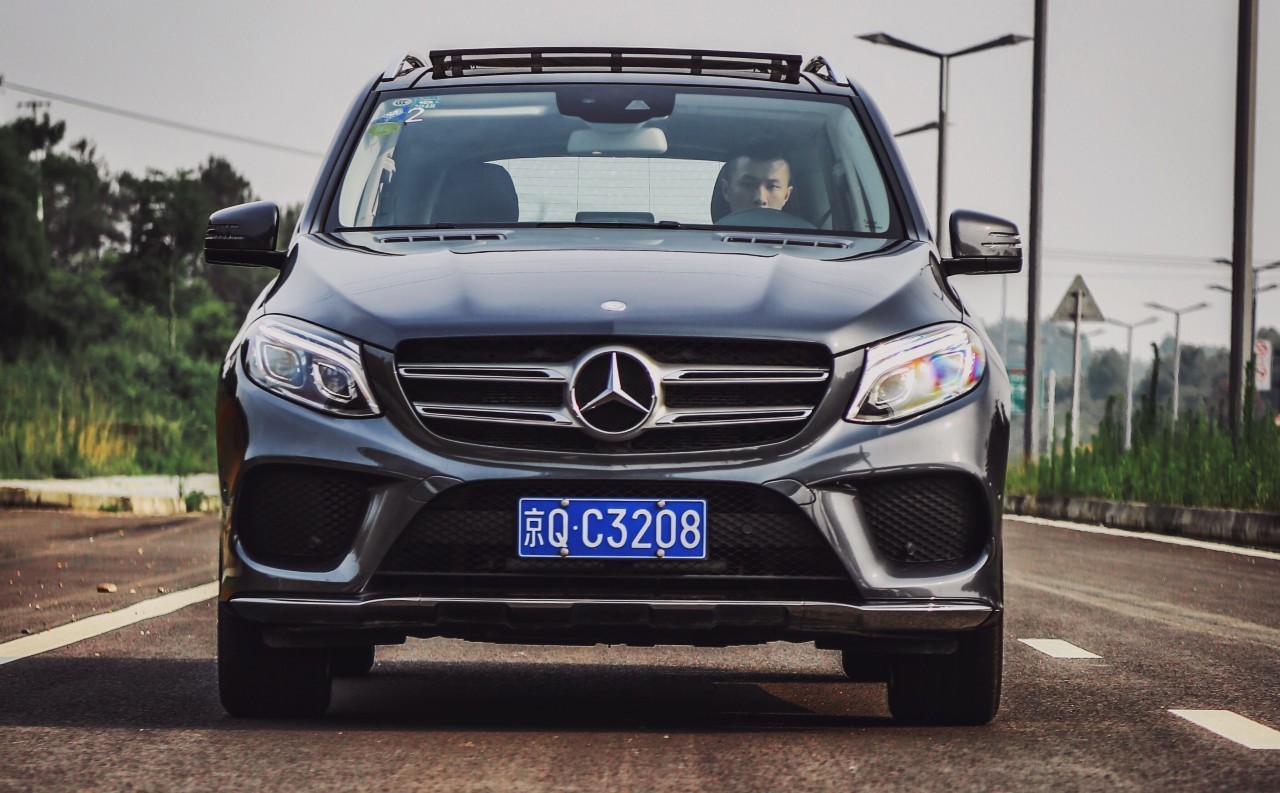 奔驰gle4004matic轿跑试驾,最新款奔驰gle400试驾