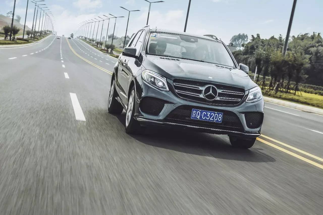 奔驰gle4004matic轿跑试驾,最新款奔驰gle400试驾