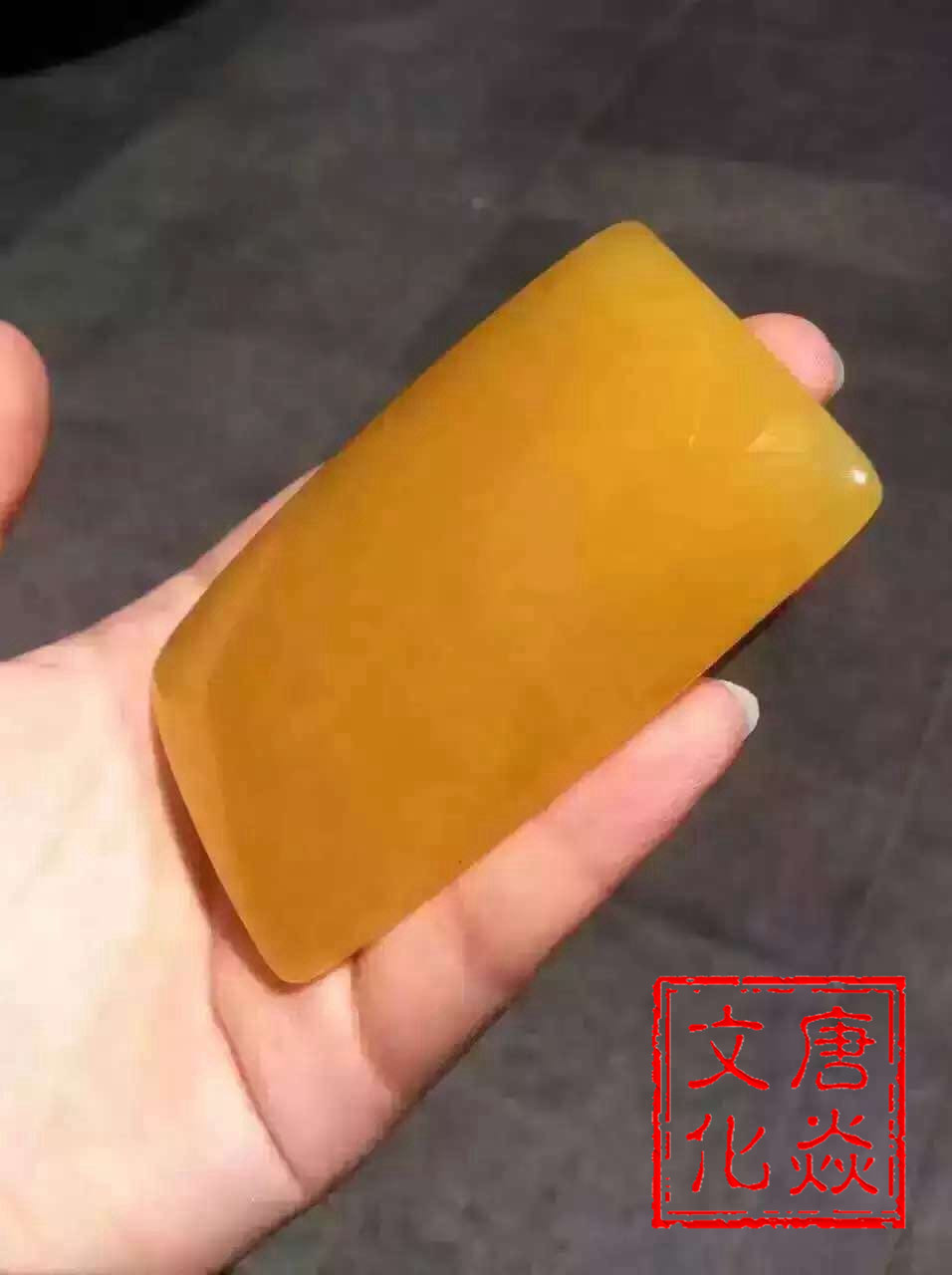 鸡油黄蜜蜡吊坠价格多少,顶级蜜蜡鸡油黄长什么样