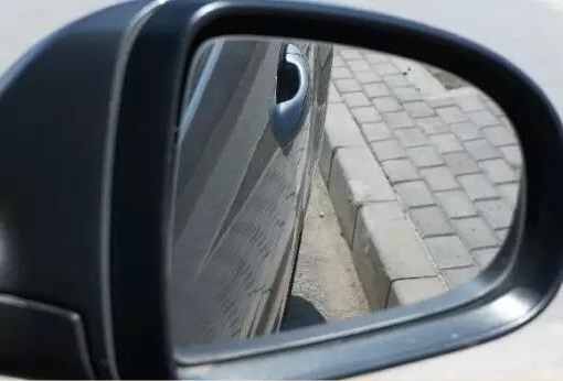 手动挡路边停车的正确步骤,路边停车技巧30公分