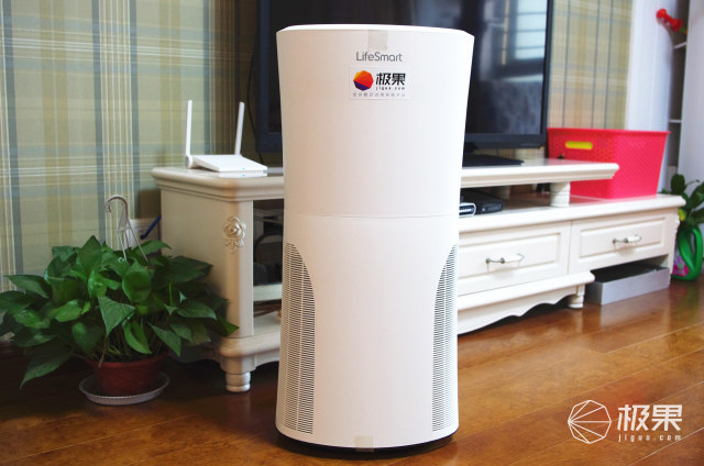 远程操控，省心省力，有了LifeSmart随时掌控室内空气质