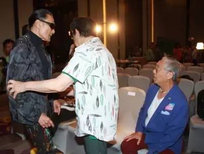 他曾风光不可一世，80岁杖朝之年抱得美人归，脾气依旧火爆