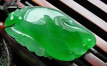 翡翠的臻品是什么样的,翡翠这两年为什么这么火爆