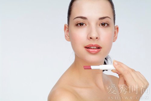 鼻子长痘痘什么原因图片,脸下脖子长痘痘是什么原因