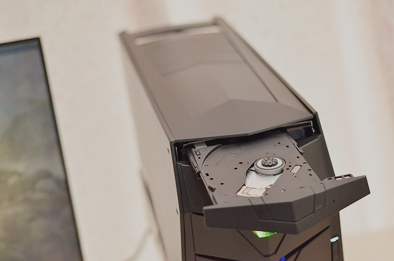 看,有光!异形般的电脑如是说