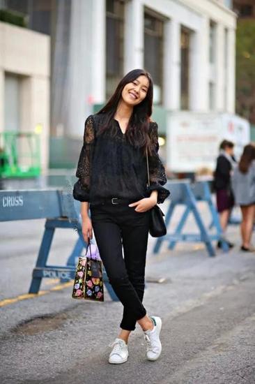 时装秀超模大表姐刘雯气质不一般,最新大表姐刘雯穿搭鞋子