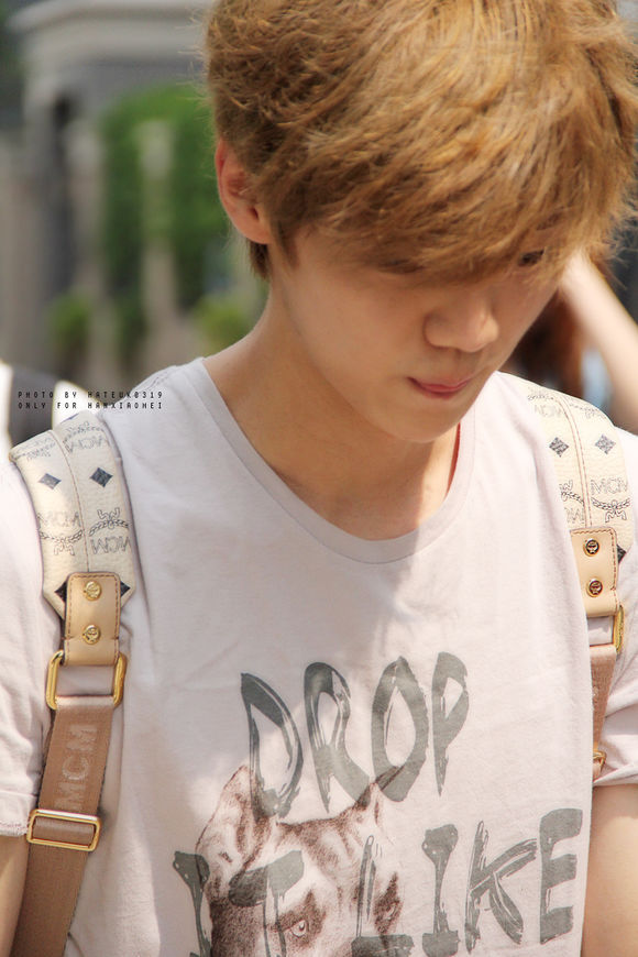 鹿晗巅峰时期有多夸张高街穿搭,鹿晗早期惊艳足球服照