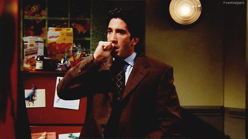 他报复社会的方法是写一本让你看完很饿、饿完又欲火焚身的书