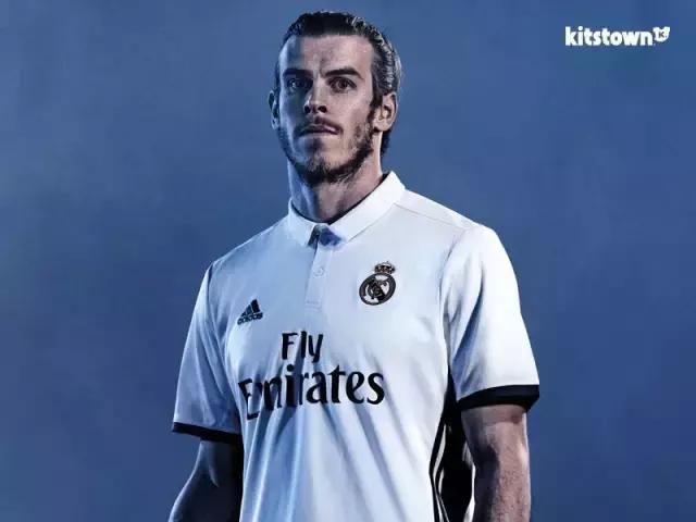 皇马球员与巴萨球员换球衣,西甲皇马不敌巴萨客场球衣