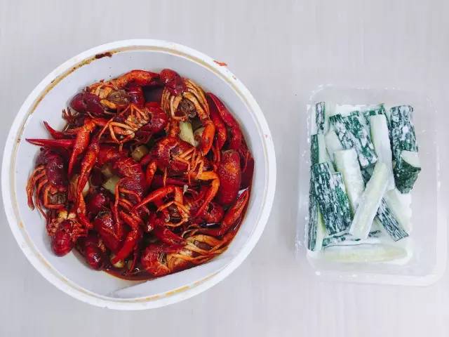 小龙虾外卖到家测评,外卖吃完小龙虾评价