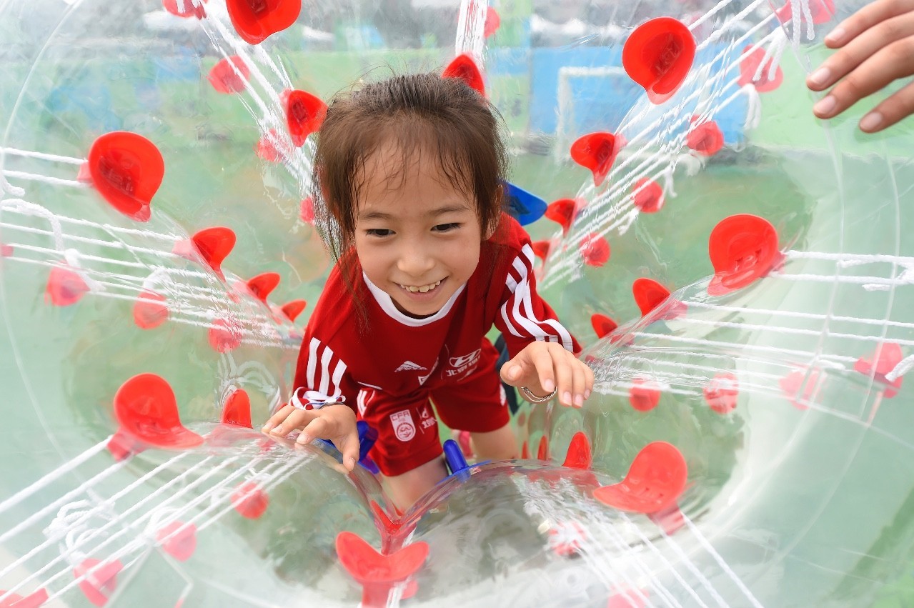 首届少儿足球嘉年华,萌娃乐翻天哈尔滨