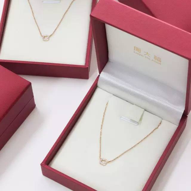 今天接着送钻石2016年美腻的街拍编辑们要带领大家成为穿衣高手！