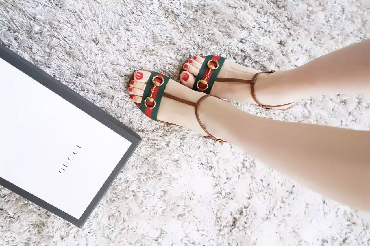 夏天快到了推荐穿什么鞋女,夏天出去玩穿什么鞋子