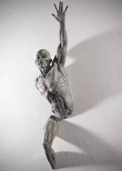 意大利雕塑家（Matteo）人体大胆艺术：挣脱束缚