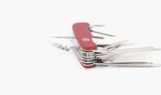 瑞士军刀和军刀哪个好,瑞士军人刀