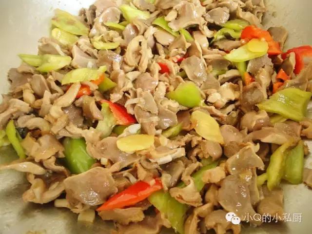爆炒鸡胗的做法家常,辣椒爆炒鸡胗花