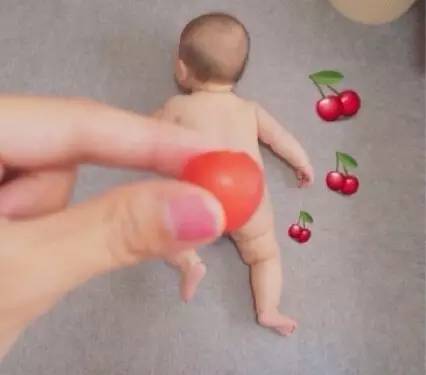 无缝对接丨这才是真正的蜜桃臀！最新晒娃技能走红，娃娃以后咋个面对桃子哦······