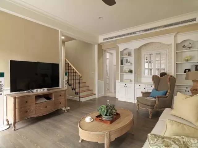 小户型轻奢风套内67平方三房两卫,繁华都市中的一处静谧