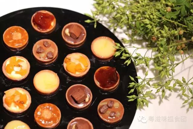 轻奢金x薄荷绿,原来你是这么一家茶饮店(文末教你刷我的卡