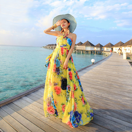 露背连衣裙高级感轻奢沙滩裙,沙滩裙女款露肩显瘦