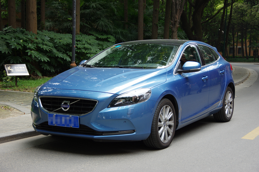 污！美女设计师竟然最喜欢V40的那个部位！