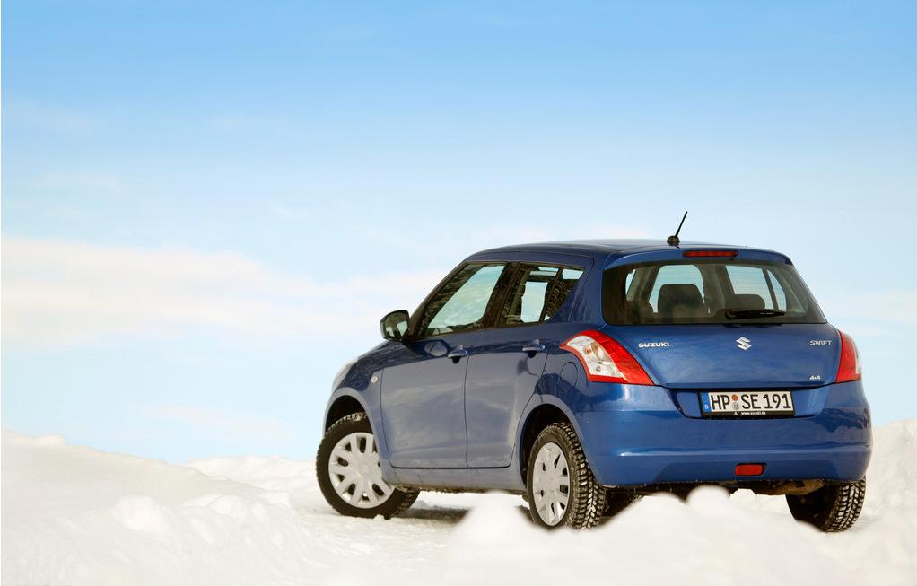 巅峰极速铃木雨燕,铃木小巧玲珑雨燕
