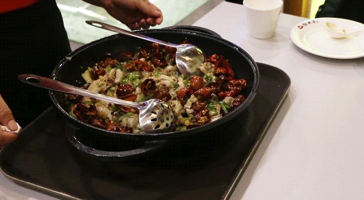 这艘巨型渔船终于驶入泉州，鱼控们上船后已经失控！