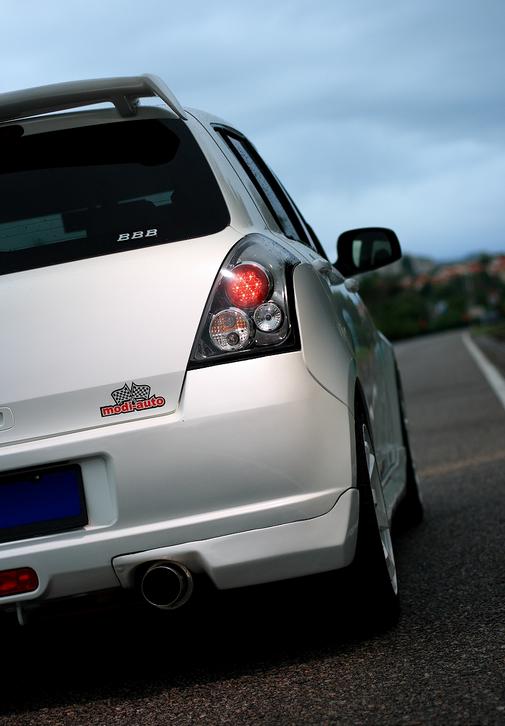 身轻如燕行动自如,铃木雨燕银灰色