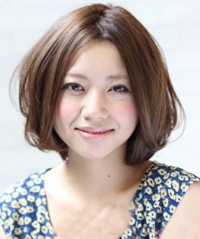 女人脸宽剪短发什么发型好看,大方脸剪短发怎么剪有气质一点