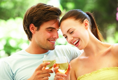 一不小心就偷走他的心，4个会让男性兴奋的肢体接触方式